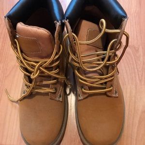 Mossimo men’s hiking boots